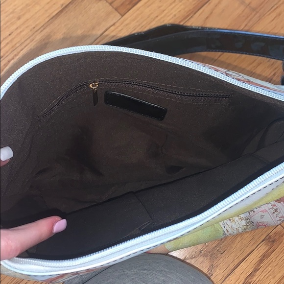 Hand bag with three parts to it - Picture 7 of 12